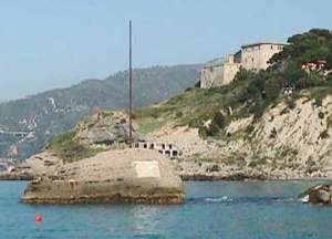 Xtrallusion offers characteristic Bed and Breakfast, B&B, Guest House, Hotel, Albergo and Country Lodge accommodation in Italy. Plus independent self-guided Walking, Adventure, Activity, Skiing and Paragliding Holiday itineraries on the Italian Rivieras, in the Italian Lakes, in the Italian Alps and in some of the most beautiful corners of Italy.